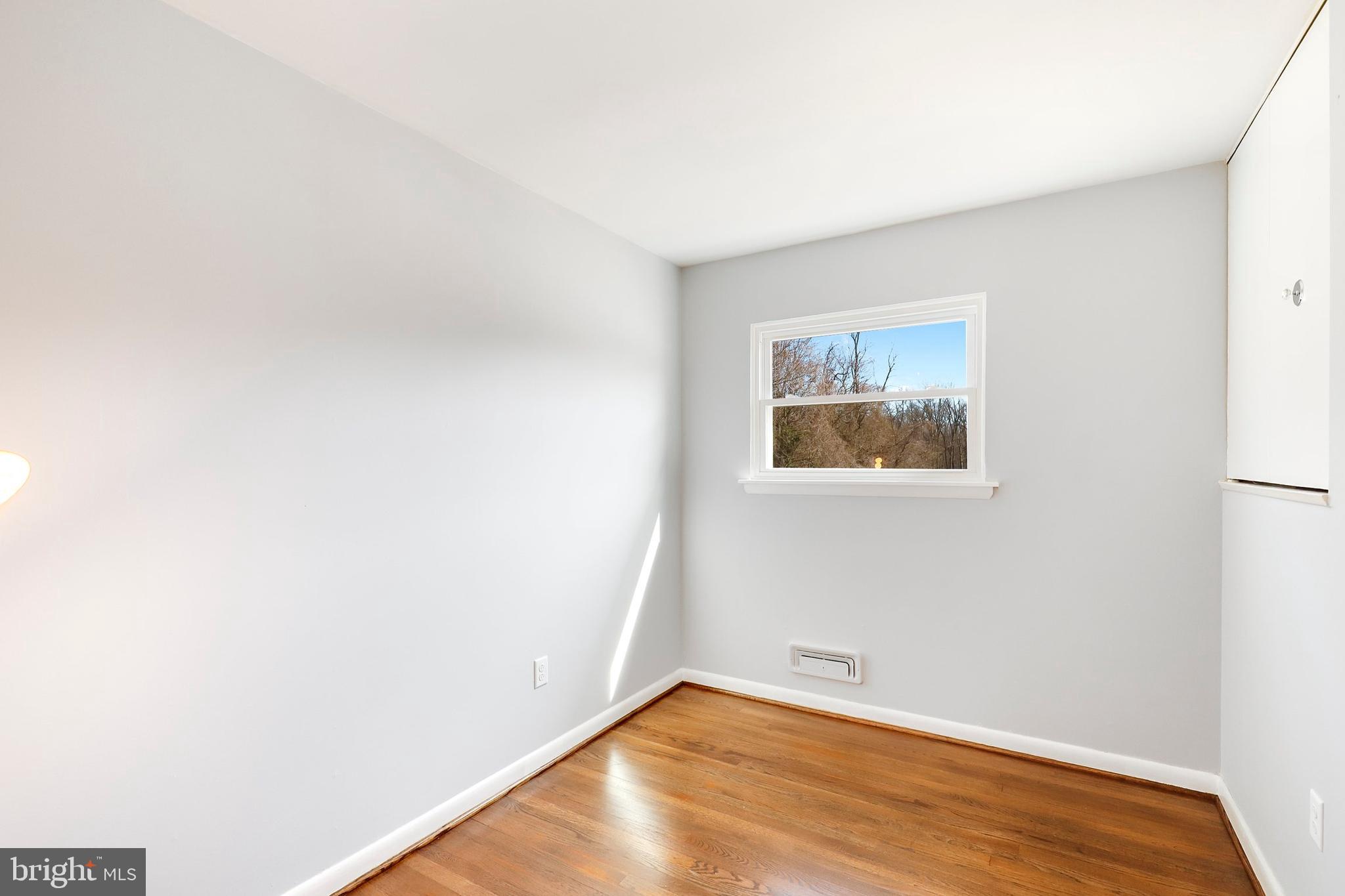 6104 Chesworth Road Baltimore, MD 21228 - Photo 22 of 42