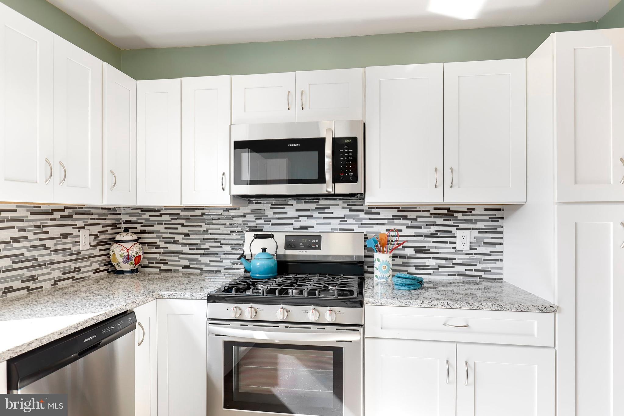6104 Chesworth Road Baltimore, MD 21228 - Photo 5 of 42