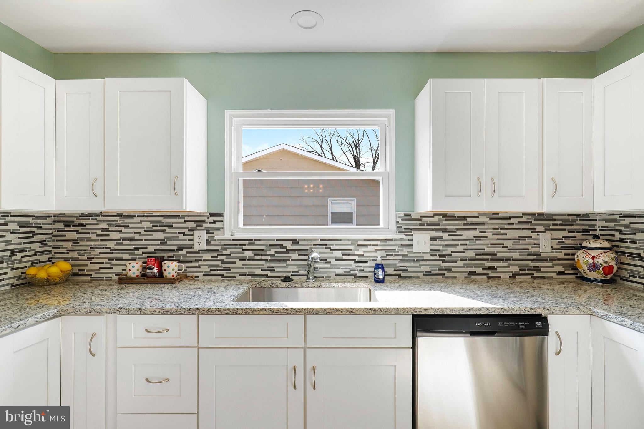 6104 Chesworth Road Baltimore, MD 21228 - Photo 6 of 42