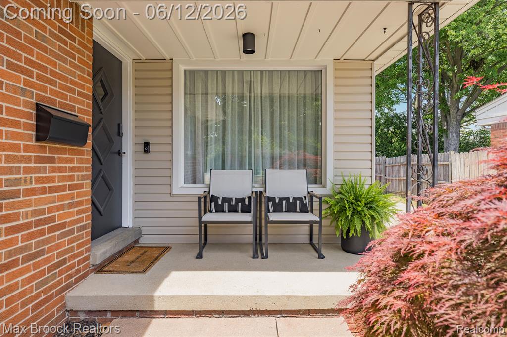 1918 Massoit Road Royal Oak, MI 48073 - Photo 3 of 36