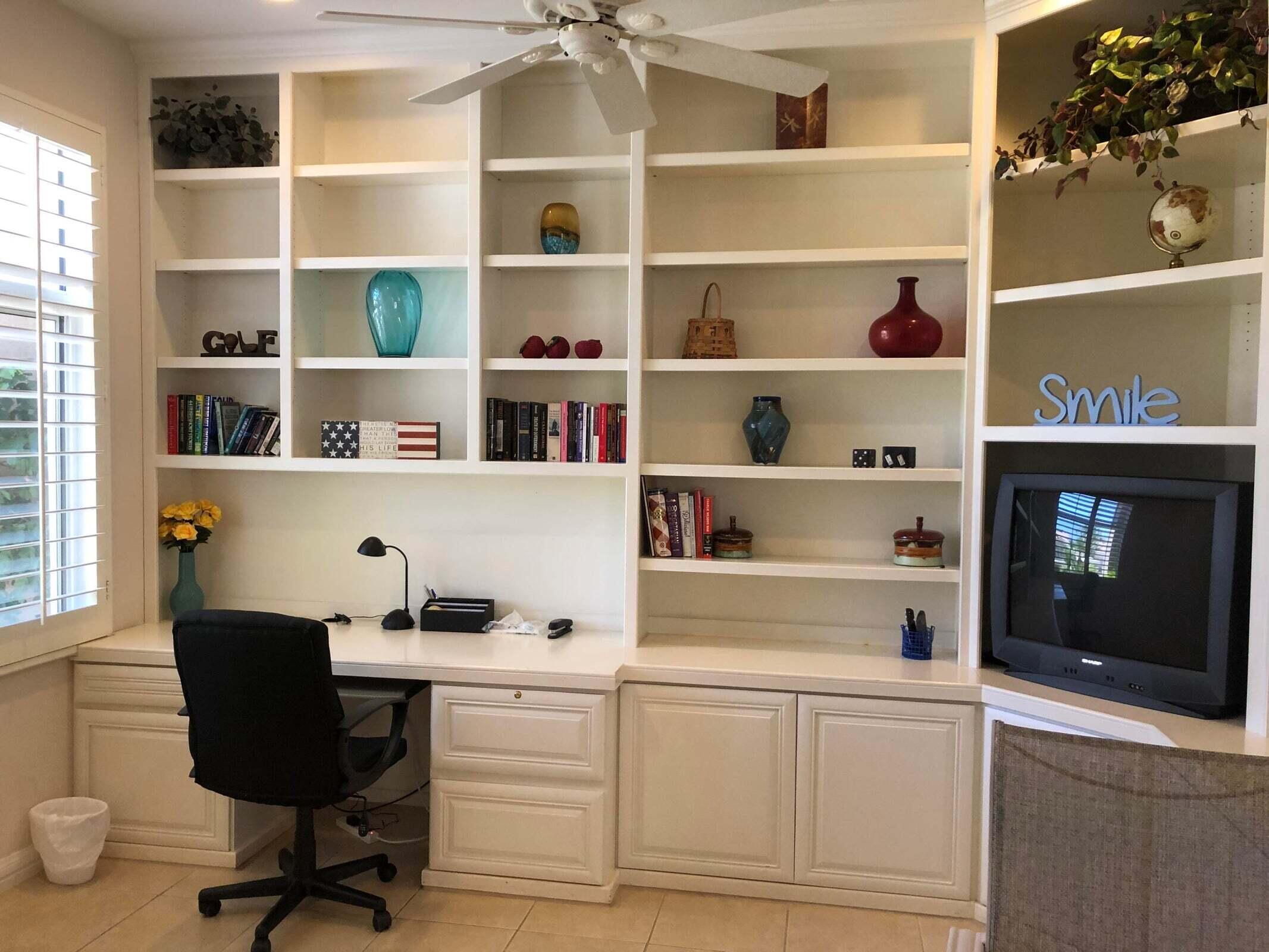 36583 Fan Palm Way Palm Desert, CA 92211 - Photo 4 of 16 a room with a chair and a fireplace