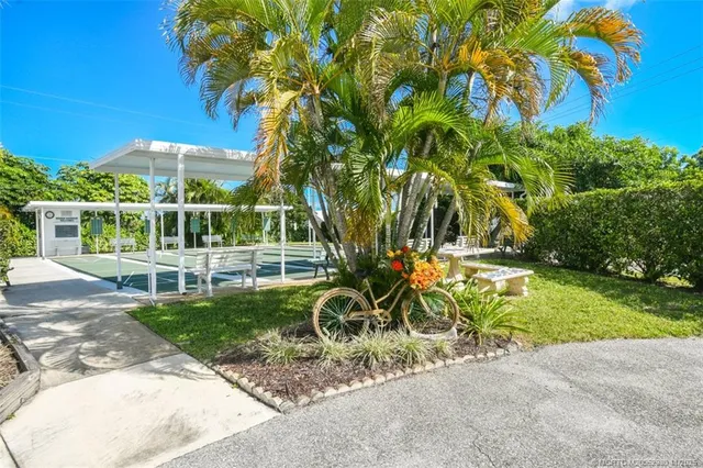 a view of a tennis court