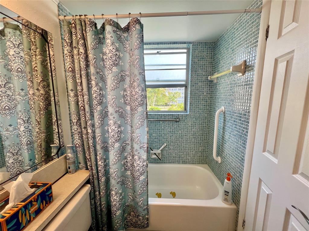 17 Markham A, Unit 17 Deerfield Beach, FL 33442 - Photo 21 of 50 a bathroom with a bathtub and shower
