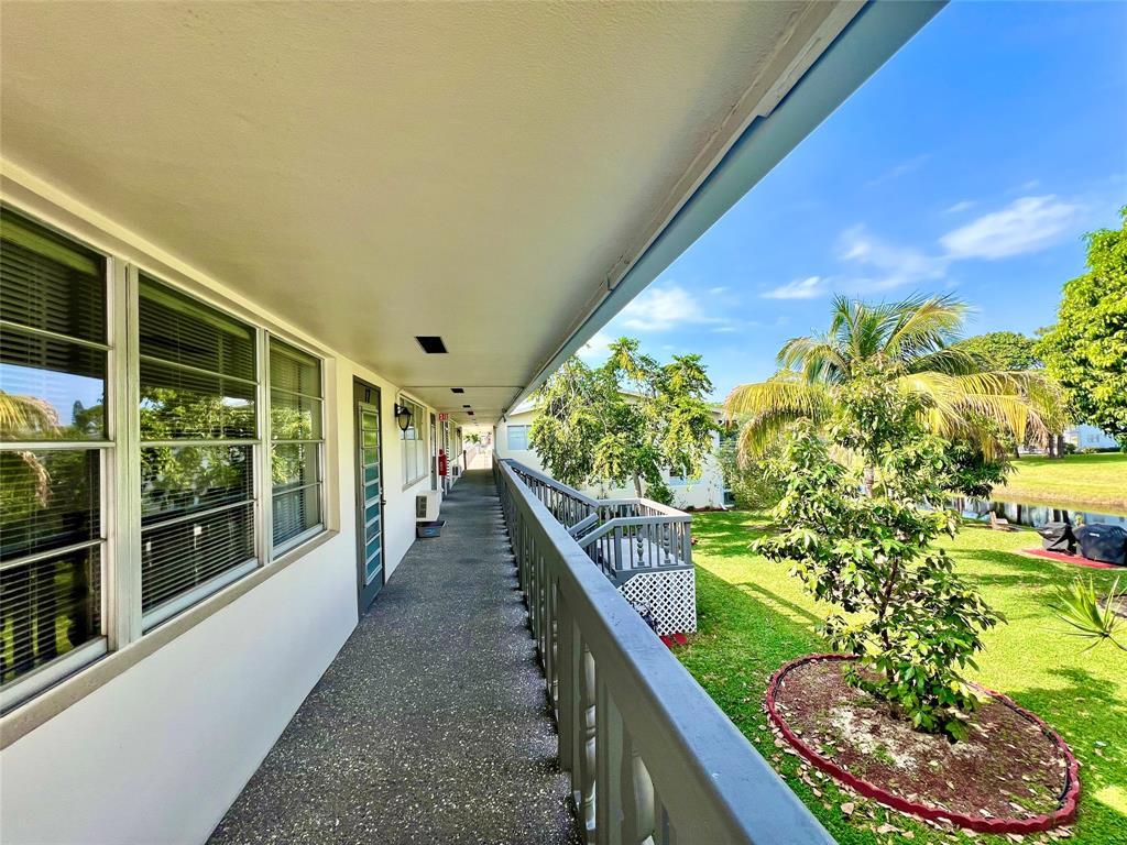 17 Markham A, Unit 17 Deerfield Beach, FL 33442 - Photo 23 of 50 a view of a entryway