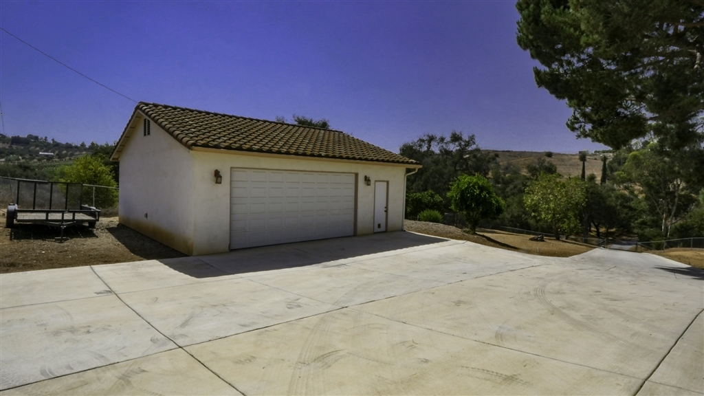10018 West Lilac Road Escondido, CA 92026 - Photo 18 of 25 Gallery Image 18