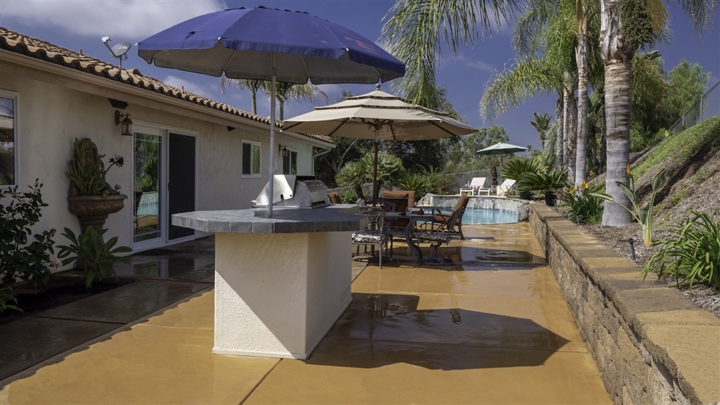 10018 West Lilac Road Escondido, CA 92026 - Photo 4 of 25 Gallery Image 4