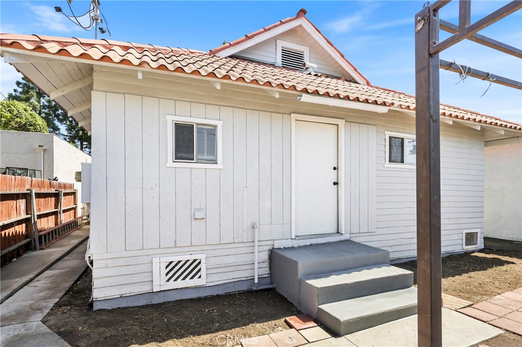 15323 Paramount Boulevard Paramount, CA 90723 - Photo 31 of 72 15329 Paramount Blvd: Home / Rear