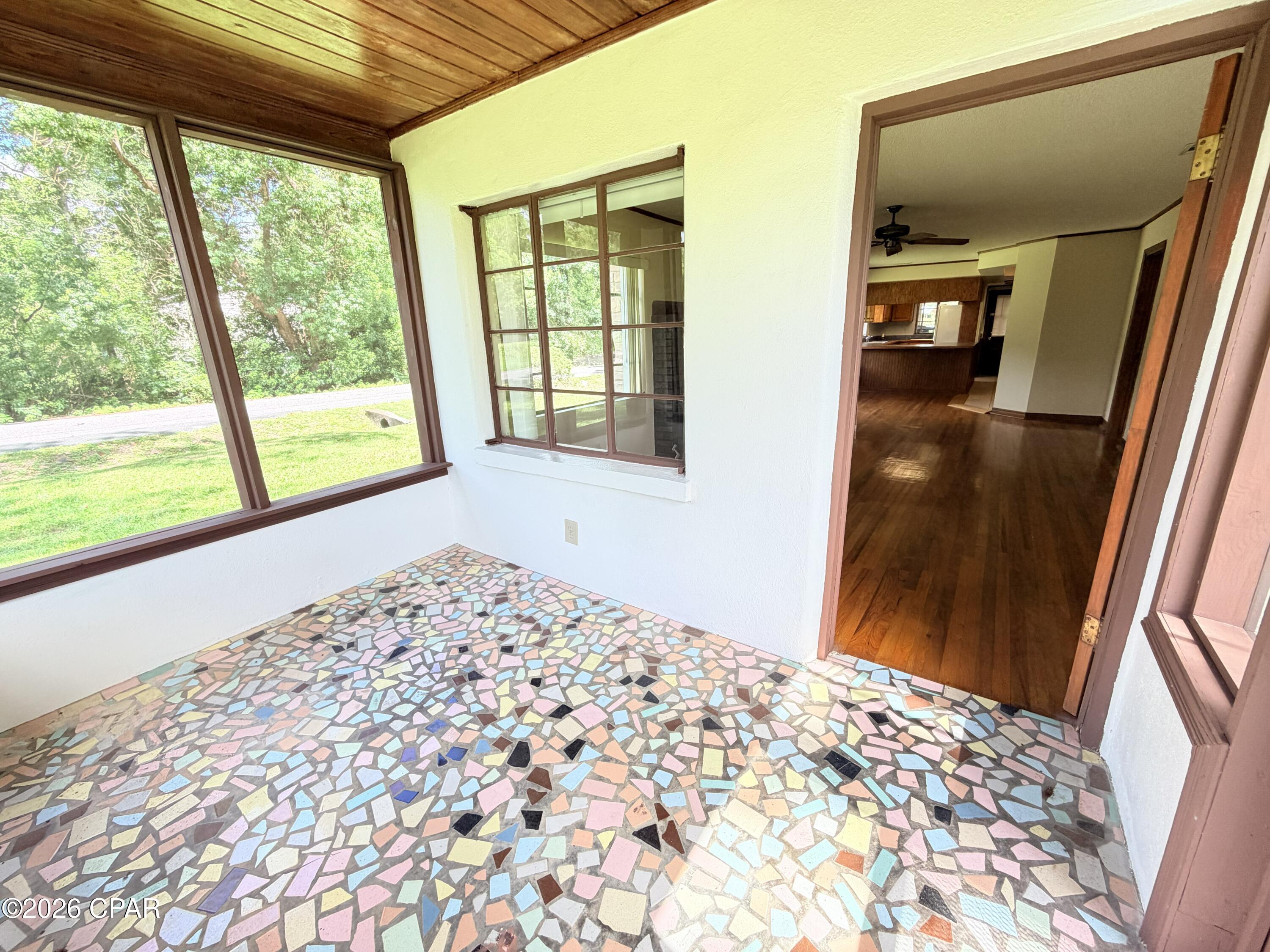 2046 Finley Avenue Grand Ridge, FL 32442 - Photo 4 of 29 Gallery Image 4