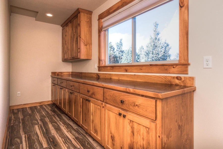 62015 Byram Road Bend, OR 97701 - Photo 43 of 56 Laundry area