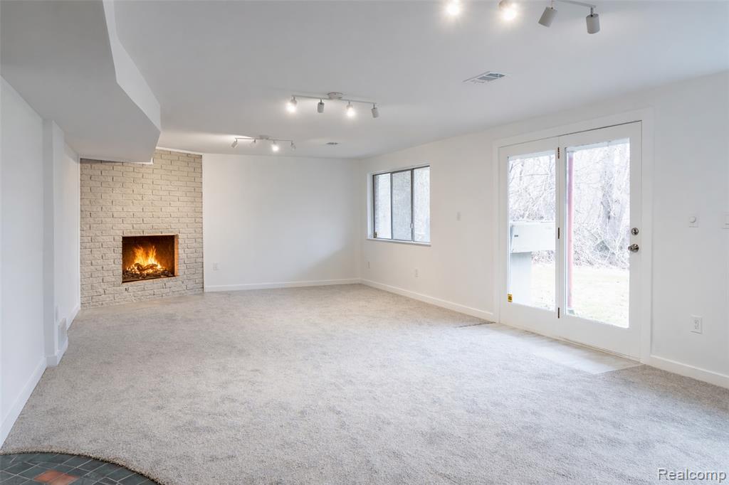 30540 North Greenbriar Road Franklin, MI 48025 - Photo 5 of 48