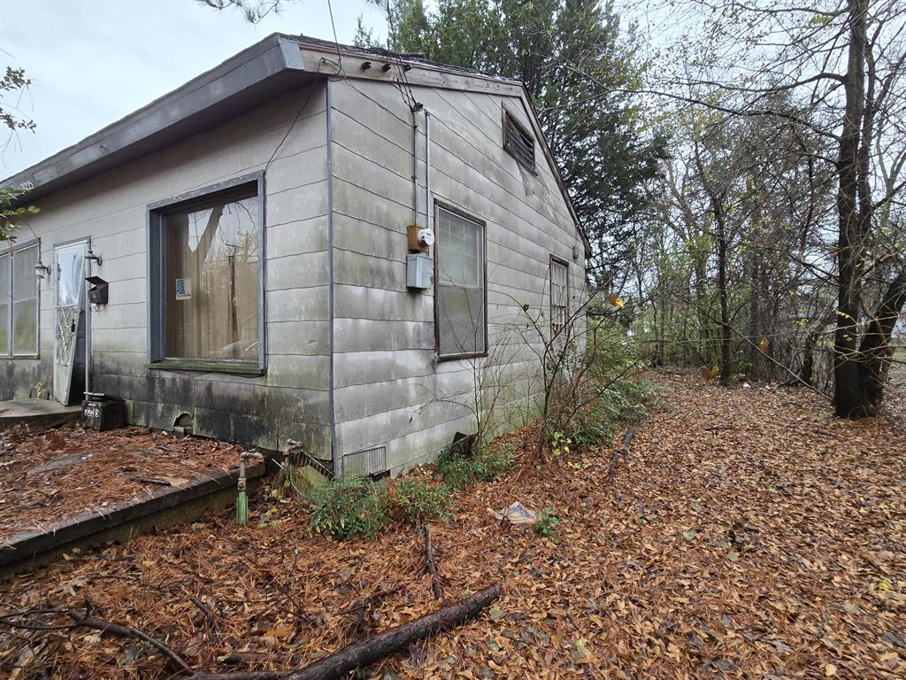 2205 Bonham Street Paris, TX 75460 - Photo 9 of 12 a backyard of a house with lots of green space