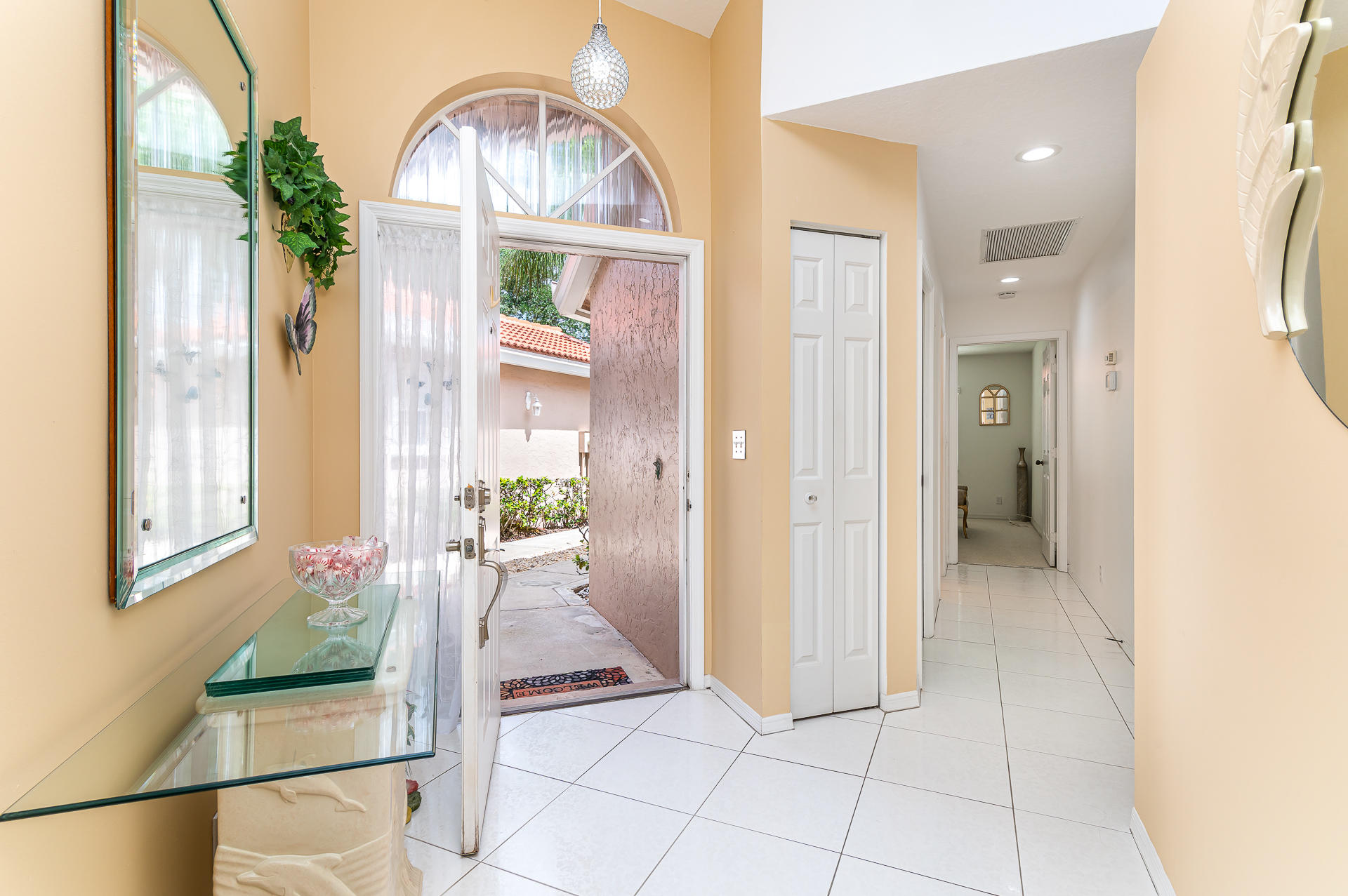 8218 Vía Bella Boca Raton, FL 33496 - Photo 17 of 22 Foyer
