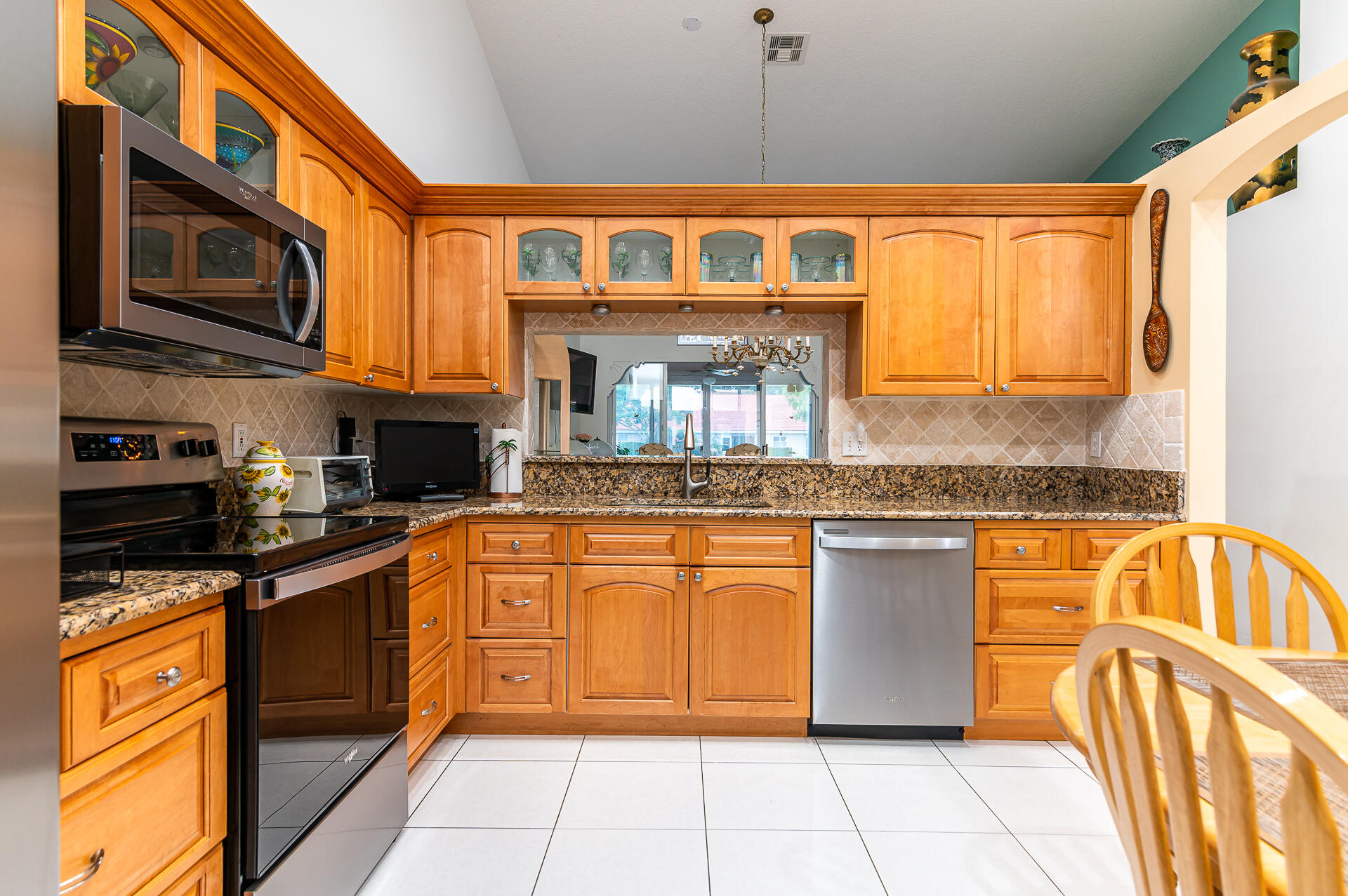8218 Vía Bella Boca Raton, FL 33496 - Photo 6 of 22 New Stainless Steel Appliances