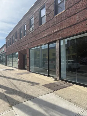 $2,000 | 106 Hempstead Turnpike, West Hempstead, NY 11552