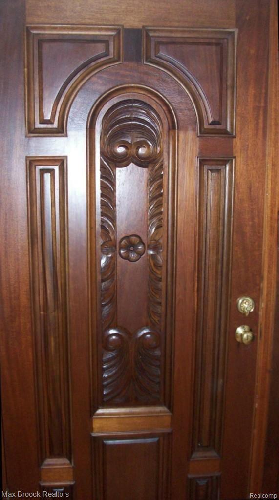 2563 Munster Road Rochester, MI 48309 - Photo 4 of 23 front door.jpg
