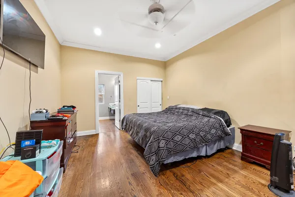 $374,900 | 4403 South Prairie Avenue, Chicago, IL 60653