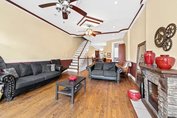 $374,900 | 4403 South Prairie Avenue, Chicago, IL 60653