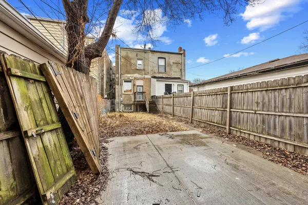 $374,900 | 4403 South Prairie Avenue, Chicago, IL 60653