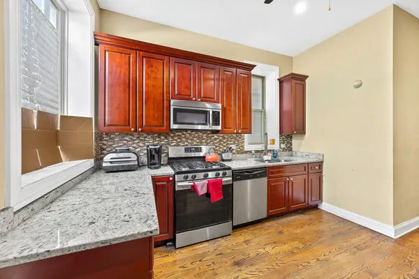 $374,900 | 4403 South Prairie Avenue, Chicago, IL 60653