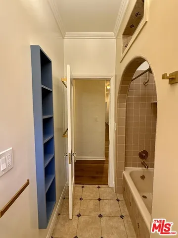 $3,995 | 840 Huntley Drive, Unit 2, West Hollywood, CA 90069