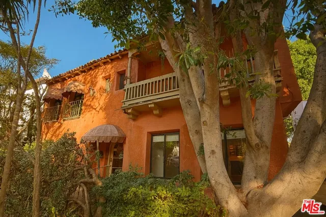 $3,995 | 840 Huntley Drive, Unit 2, West Hollywood, CA 90069