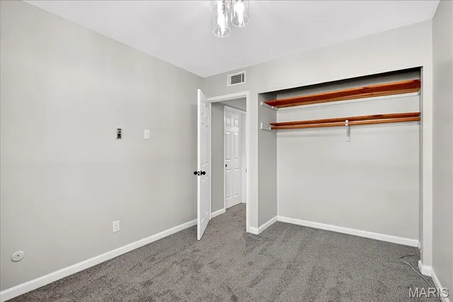 $195,000 | 10140 Sakura Drive, St. Louis, MO 63128