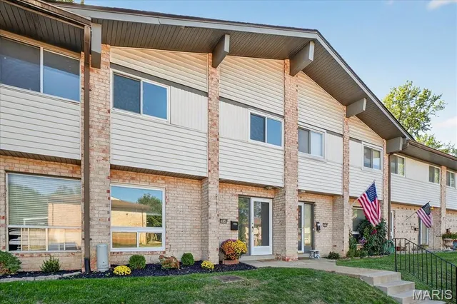 $195,000 | 10140 Sakura Drive, St. Louis, MO 63128