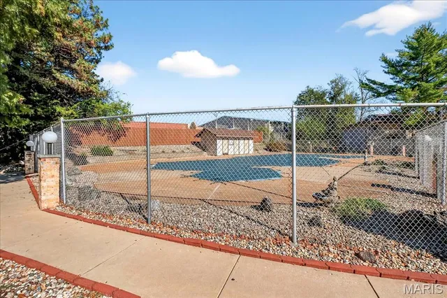 $195,000 | 10140 Sakura Drive, St. Louis, MO 63128