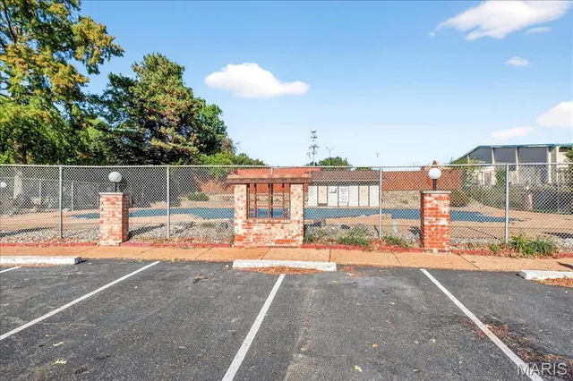 $205,000 | 10140 Sakura Drive, St. Louis, MO 63128