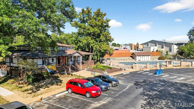 $195,000 | 10140 Sakura Drive, St. Louis, MO 63128