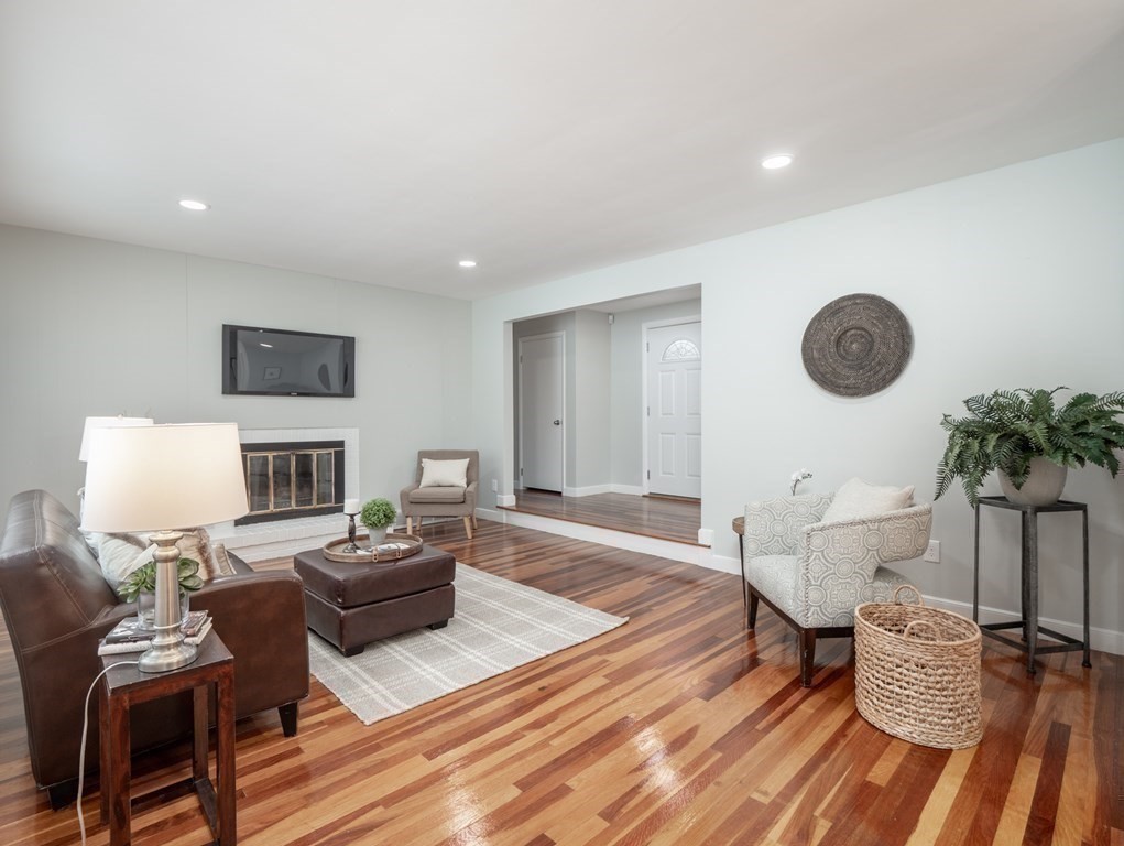 39 Marilyn Road Andover, MA 01810 - Photo 5 of 28 a living room with furniture