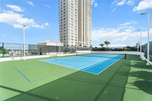 $4,000 | 770 Claughton Island Drive, Unit 1515, Miami, FL 33131