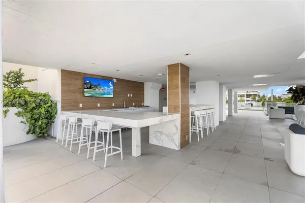 $4,000 | 770 Claughton Island Drive, Unit 1515, Miami, FL 33131