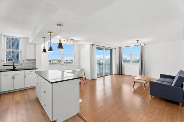 $4,000 | 770 Claughton Island Drive, Unit 1515, Miami, FL 33131
