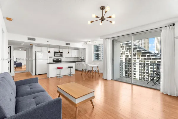 $4,000 | 770 Claughton Island Drive, Unit 1515, Miami, FL 33131