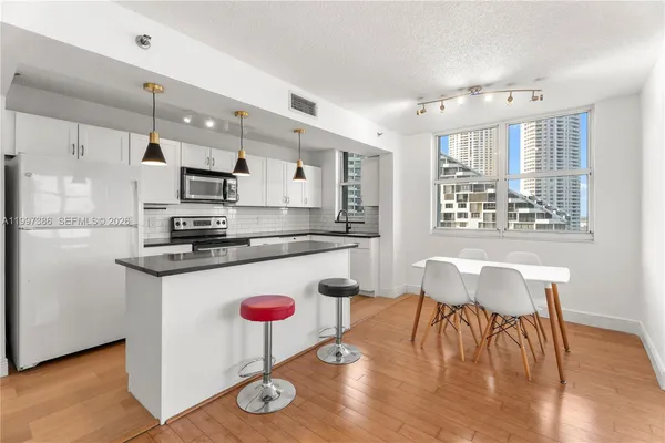 $4,000 | 770 Claughton Island Drive, Unit 1515, Miami, FL 33131