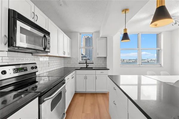 $4,000 | 770 Claughton Island Drive, Unit 1515, Miami, FL 33131