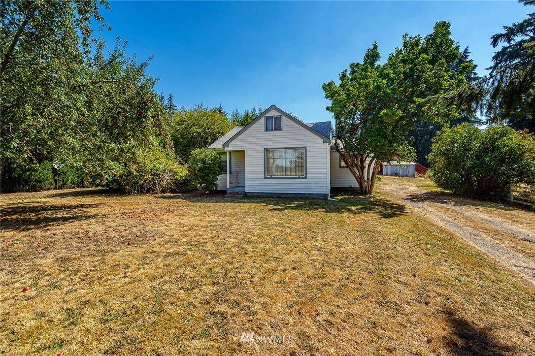 1458 Rush Road Chehalis, WA 98532 - Photo 2 of 40 a front view of a house with a garden