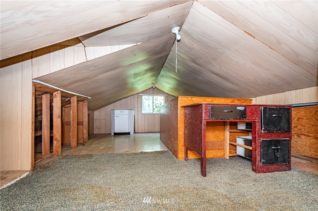 1458 Rush Road Chehalis, WA 98532 - Photo 15 of 40 an empty room with furniture and closet