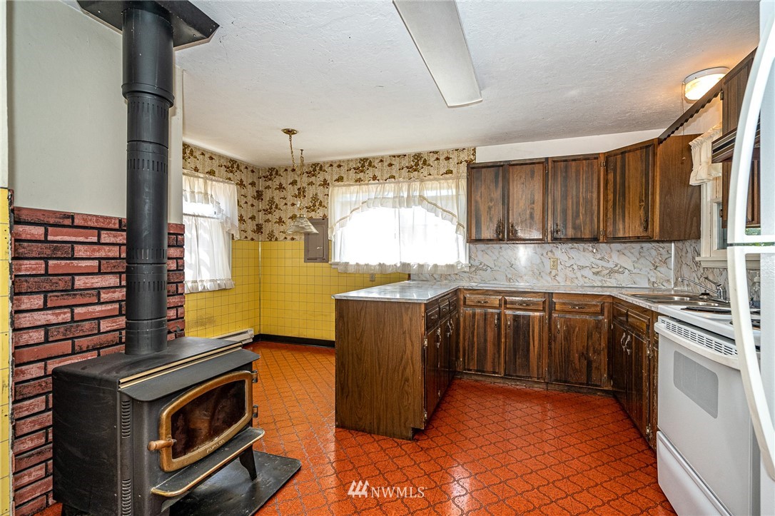 1458 Rush Road Chehalis, WA 98532 - Photo 10 of 40 a kitchen with a sink cabinets and window