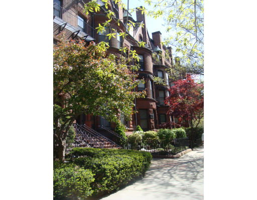 33 Bay State Road, Unit 4R Boston, MA 02215 - Photo 9 of 11 Gallery Image 9