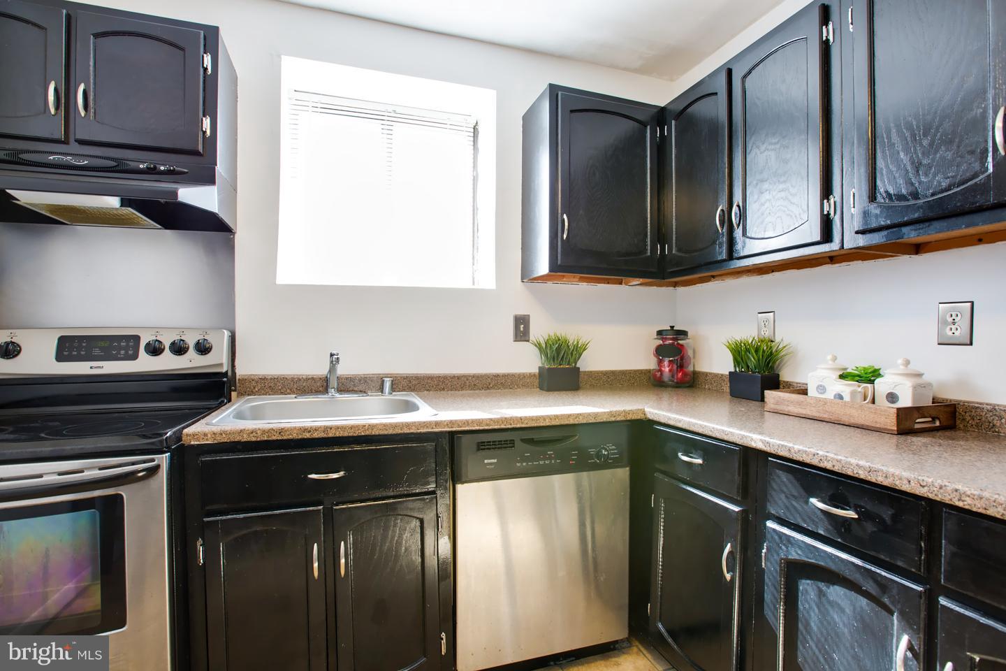 3926 Rolling Rd., Unit D2 Baltimore, MD 21208 - Photo 3 of 20 Kitchen