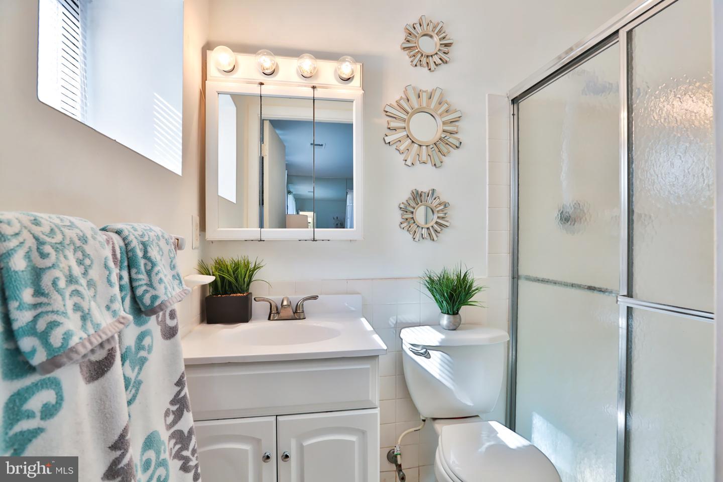 3926 Rolling Rd., Unit D2 Baltimore, MD 21208 - Photo 5 of 20 Bath (Master)