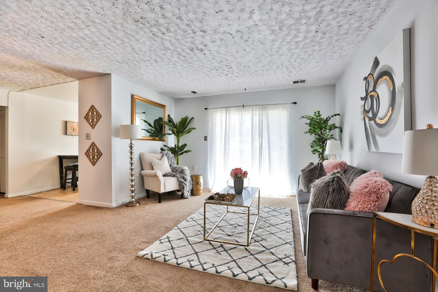 3926 Rolling Rd., Unit D2 Baltimore, MD 21208 - Photo 8 of 20 Living Room