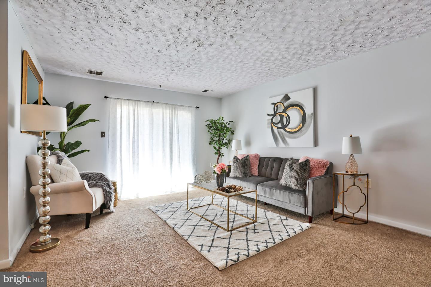 3926 Rolling Rd., Unit D2 Baltimore, MD 21208 - Photo 9 of 20 Living Room