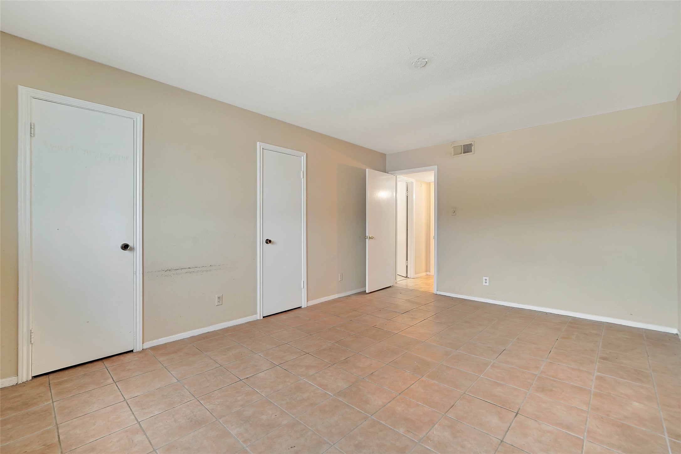 11550 Chimney Rock Road, Unit 324 Houston, TX 77035 - Photo 18 of 23 Dual closets offer lots of space for clothes