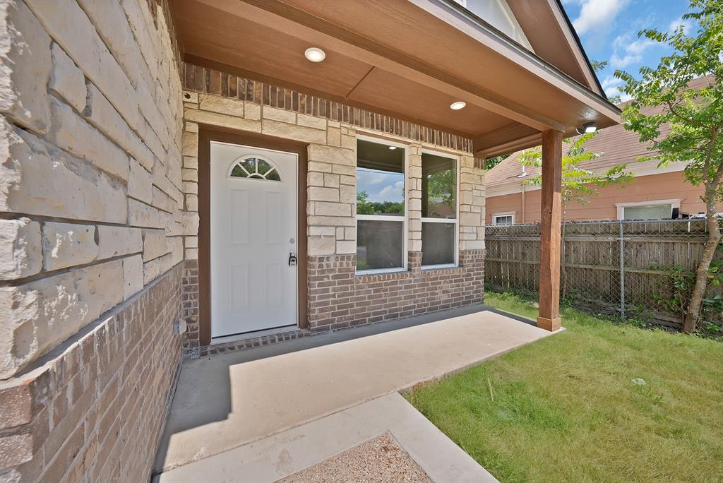 1112 Trinity Street Cleburne, TX 76031 - Photo 5 of 36