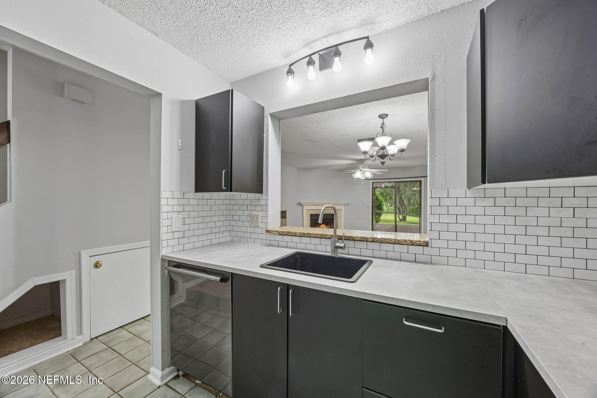 3801 Crown Point Road, Unit 1183 Jacksonville, FL 32257 - Photo 8 of 31 kitchen