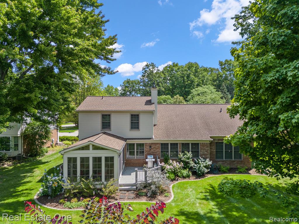 1272 Thames Drive Rochester Hills, MI 48307 - Photo 2 of 37
