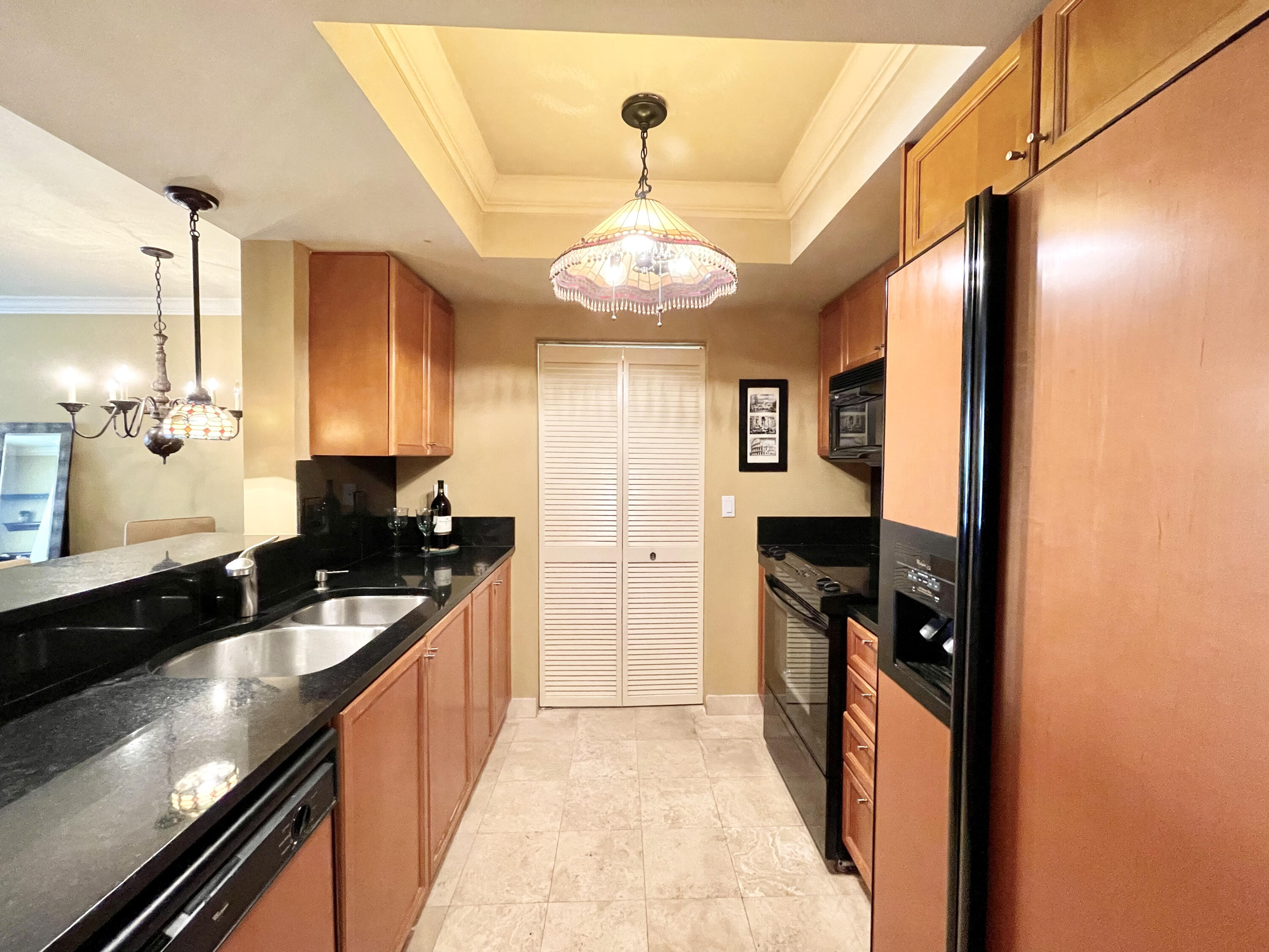 99 Southeast Mizner Boulevard, Unit 223 Boca Raton, FL 33432 - Photo 11 of 23 Kitchen